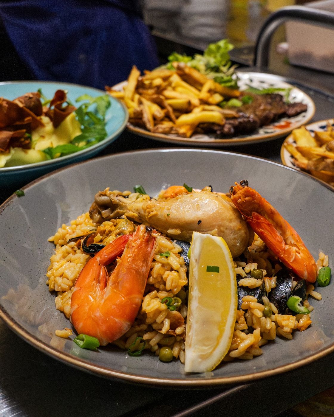 Assiette de gambas et riz chez Polette
